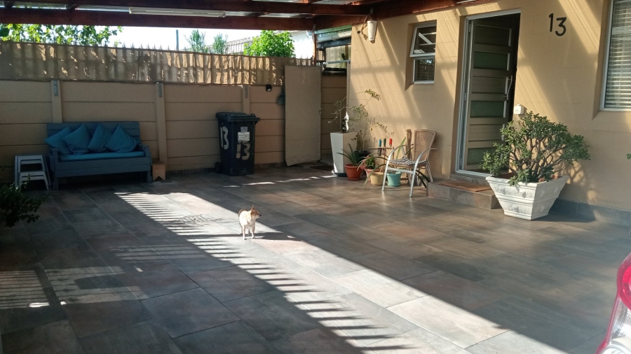 2 Bedroom Property for Sale in Lavender Hill Western Cape